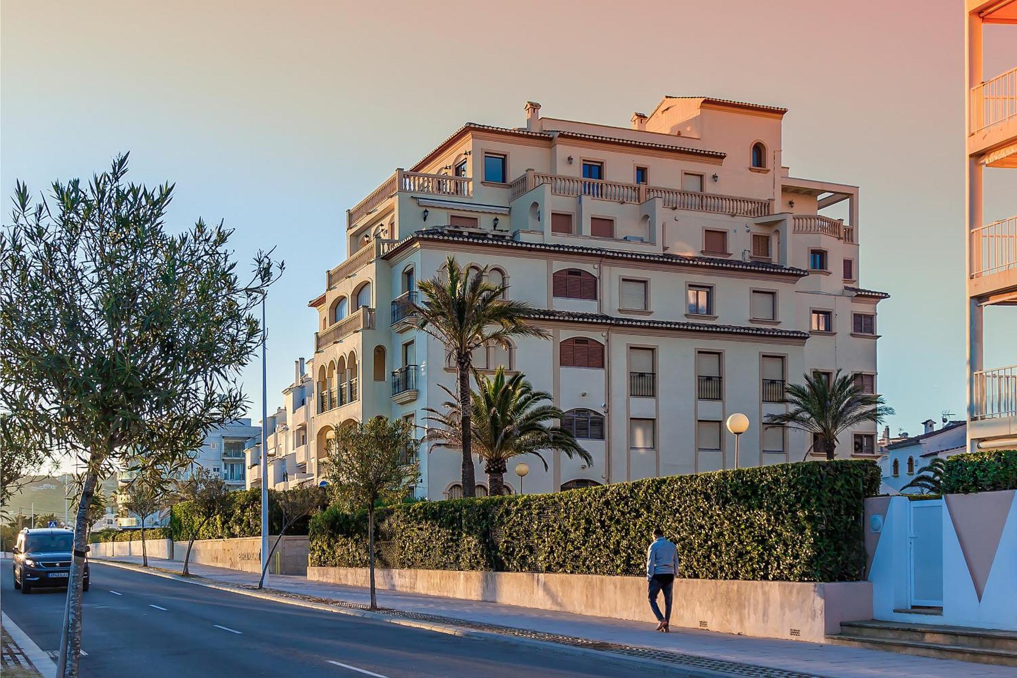 Mar-beach Front In
